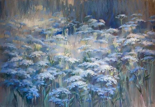 olga@她用粉笔画了一匹白马,因为太美,学生沦陷了:黑板我们买了