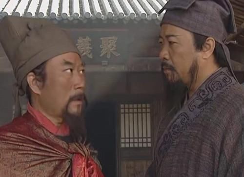  投入|“狗头军师”吴用，为何弃?晁盖于不顾，转而投入宋江麾下？