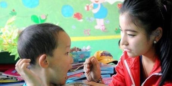 身边人|孩子经常被父母“喂饭”,潜藏隐患真不少,第一个伤害的就是脾胃