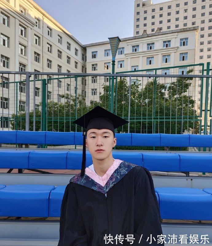 毕业|大学四年练就满身肌肉,毕业即巅峰,一口气拍了十套写真!