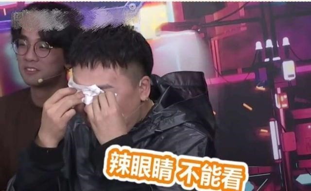 沉醉|最尬表情管理,一波王炸在线模仿一博队长,小鸡两字概括深情沉醉