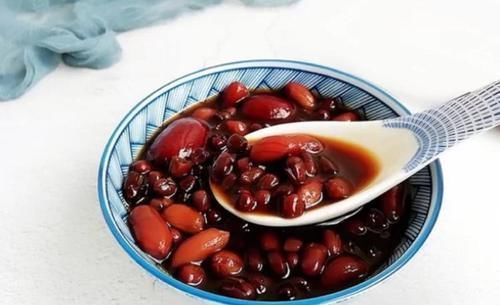 50岁姑姑面如桃花,只因每周喝3次它,气色好精神足,难怪这么美