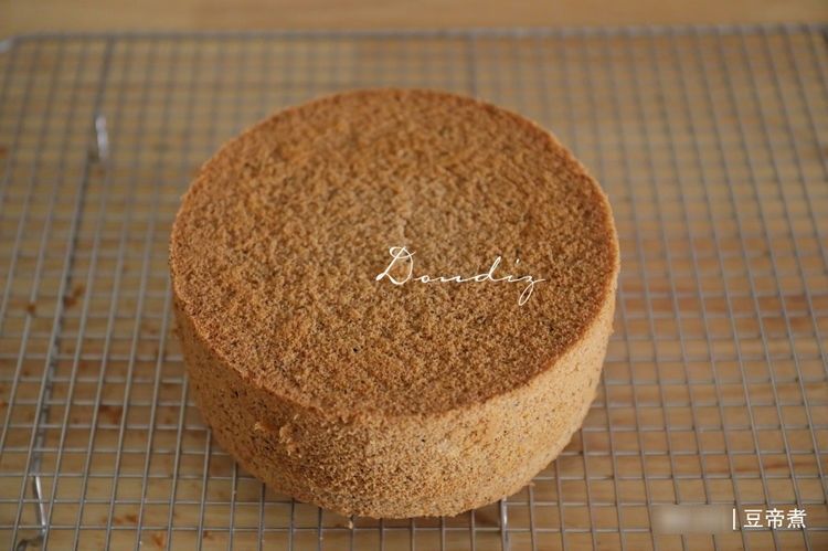 周末，给自己做个下午茶点心，红茶味小蛋糕味道真香