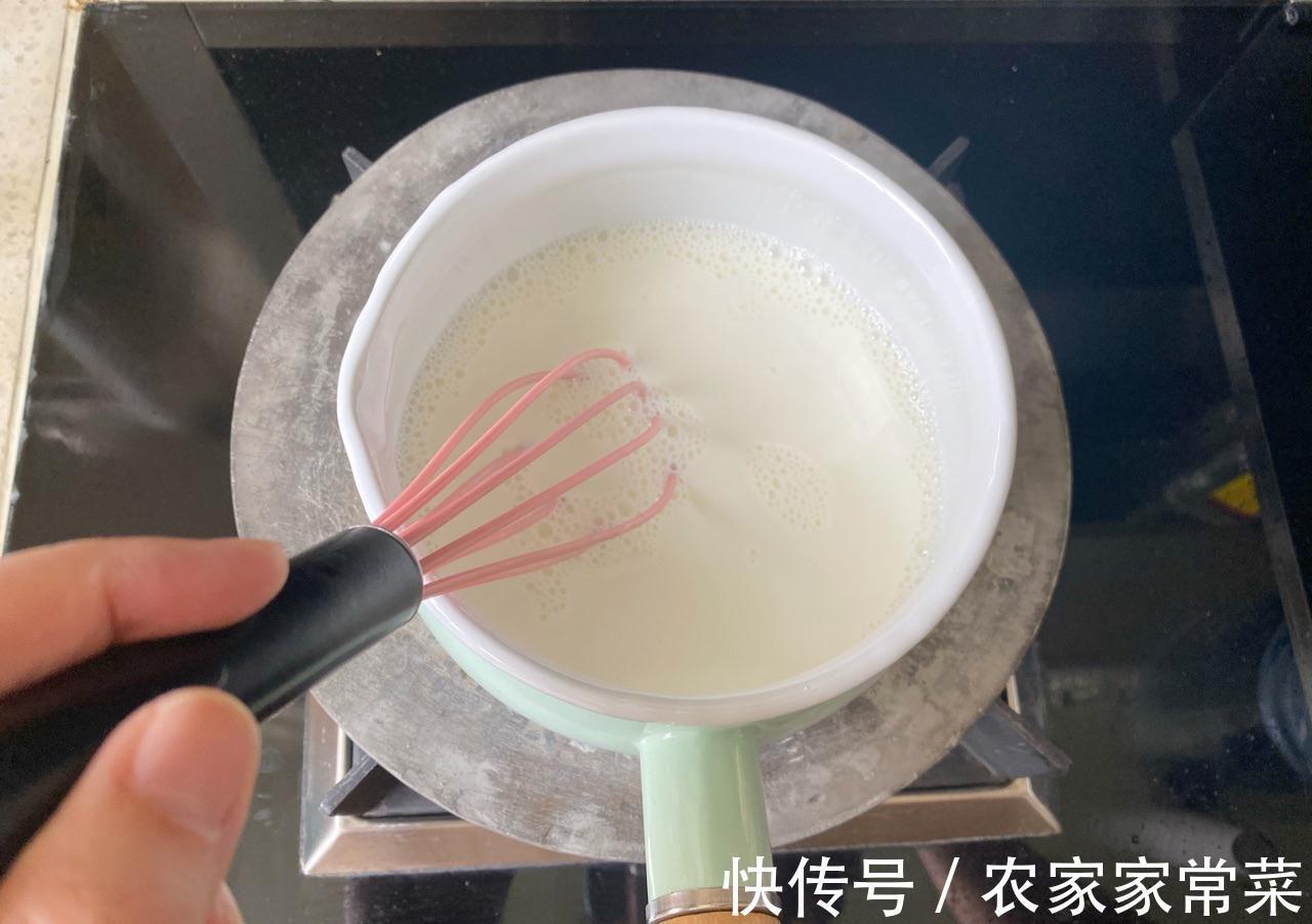 牛奶裹上面粉炸一炸,香酥可口,浓浓的奶香味,大人孩子都爱吃