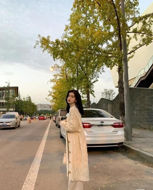 阔腿裤＋“这4款毛衣”太美了！冬季内搭这么穿，真的很显品味