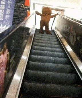 |搞笑GIF趣图:突如其来的自行车,差点闪了我的腰