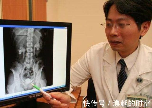 闺蜜|夜里睡觉经常尿频，女孩穿上尿不湿，到医院检查，医生选择报警