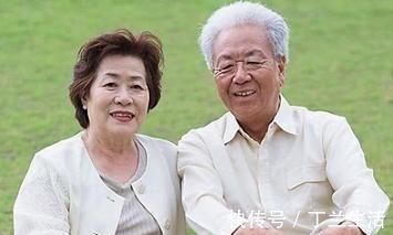 排便困难|3种食物是便秘“祸根”,越吃肠道越拥堵,劝你少碰