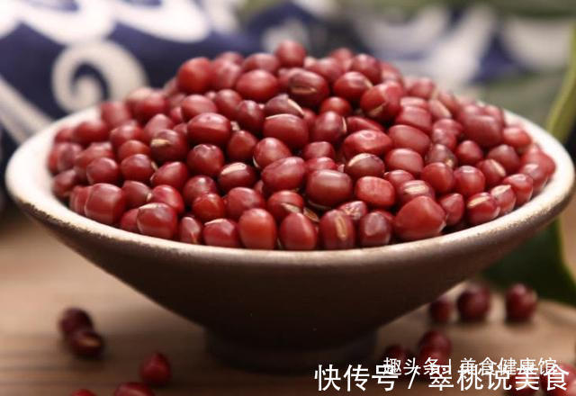 一碗红豆一碗糯米粉，做晶莹剔透的红豆糕，做法简单，营养又好吃