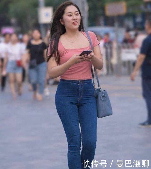 “胯大肩宽”怎么穿显线条?谨记一个穿搭原则,不费吹灰之力即可