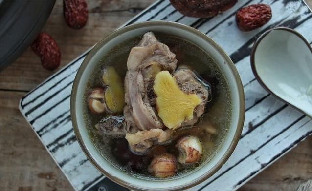 冷空气来袭，保暖御寒给家人多煮汤，营养好喝，增强体质防感冒