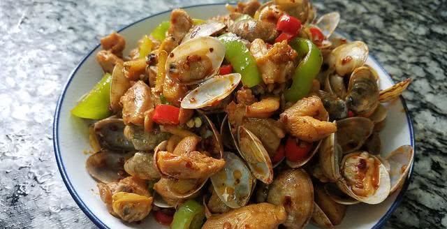 花甲炒鸡肉,好吃又下饭的一道家常菜,做法简单,我家常做