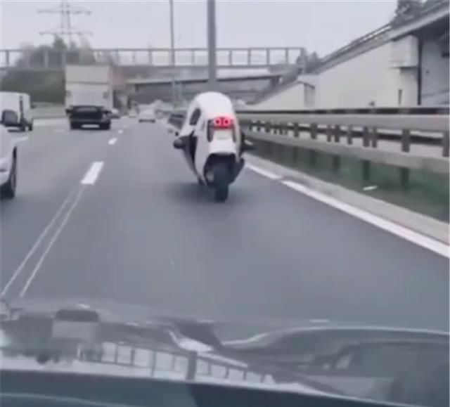 日本偶遇 封闭式 宝马摩托车 车价57万57秒破百 可遮风挡雨 赛车预告 汽车论坛 手机版 Powered By Discuz 日本偶遇 封闭式 宝马摩托车 车价57万57秒破百 可遮风挡雨 赛车预告 汽车论坛 手机版 Powered By Discuz
