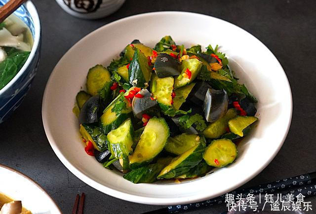 神兽和我一起买菜做午餐,3菜1汤只花25块钱,网友会过日子