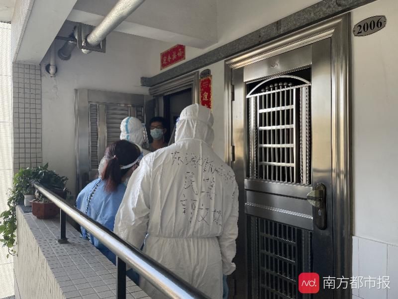 跑腿|广州封控区三人小组这几天：每天扫楼三百户，代居民跑腿开药