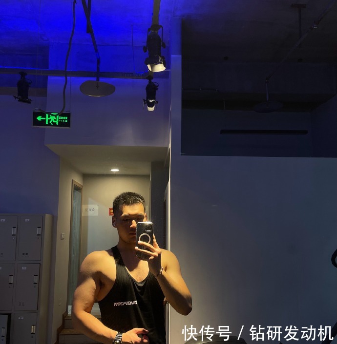 训练|又壮又帅的肌肉小哥,练就霸气麒麟臂,荷尔蒙爆棚,男友力十足!