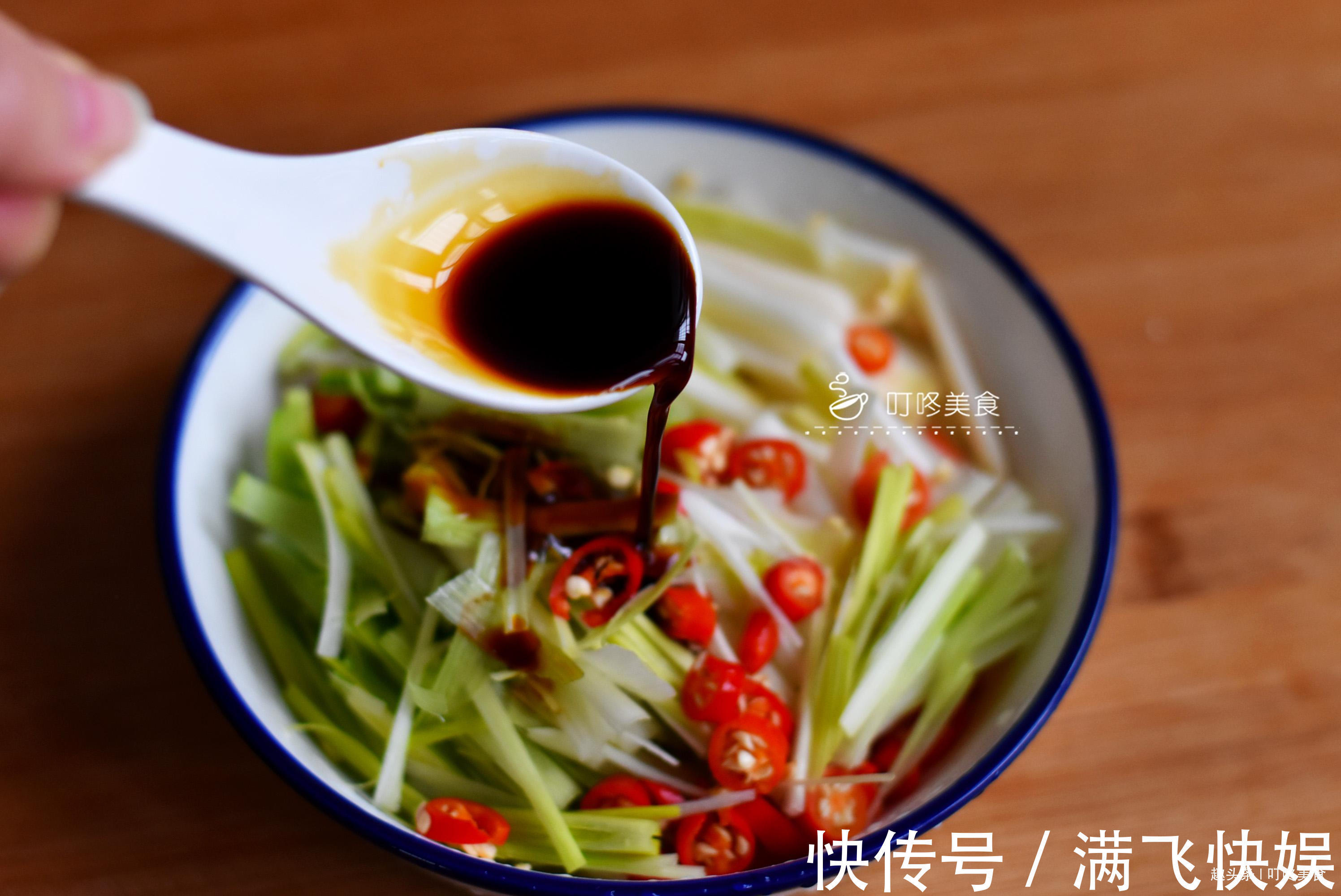 春天最馋的一道凉拌菜，2分钟做一盘，开胃下饭，连吃一周也不腻