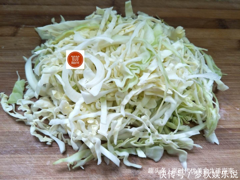 包菜|包菜和它一起炒吃着比肉香还开胃,常年都吃不腻,真香!