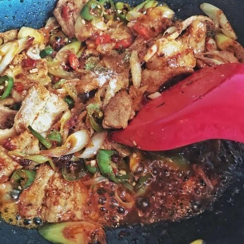 下馆子|五花肉这样做,再也没有机会下馆子了