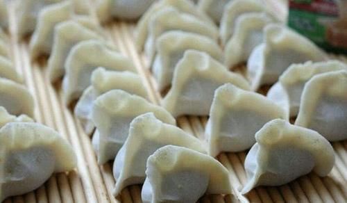 脆嫩香软的锅贴饺,营养鲜香的鱼茸饺子,吃起来爽口又解馋