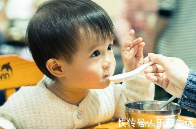 喂养|一岁孩子喂养有讲究,宝妈做好“5件事”,孩子成长不耽误