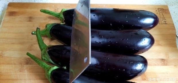 我家|茄子我家最爱这样吃,不用蒸,不用炒,不凉拌,隔三差五不吃就馋