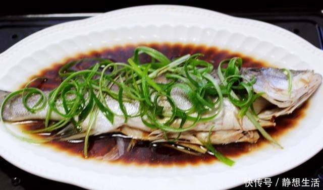 鱼不论怎么蒸都发腥牢记这2点,不腥肉嫩还很鲜