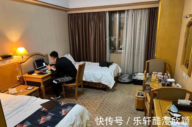 cb爭議！CBA賽區(qū)酒店設(shè)備簡陋，床太小，環(huán)境差，趙繼偉無語