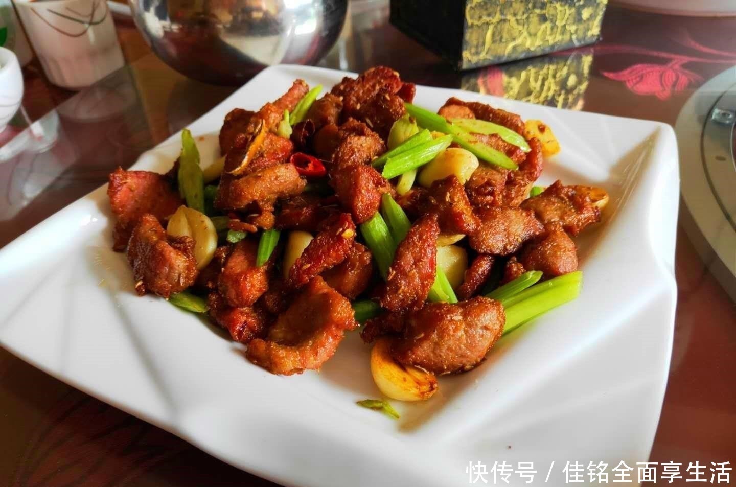 锅包肉|假期,请南方同学吃饭,10个人8道菜,同学北方菜都这么硬吗