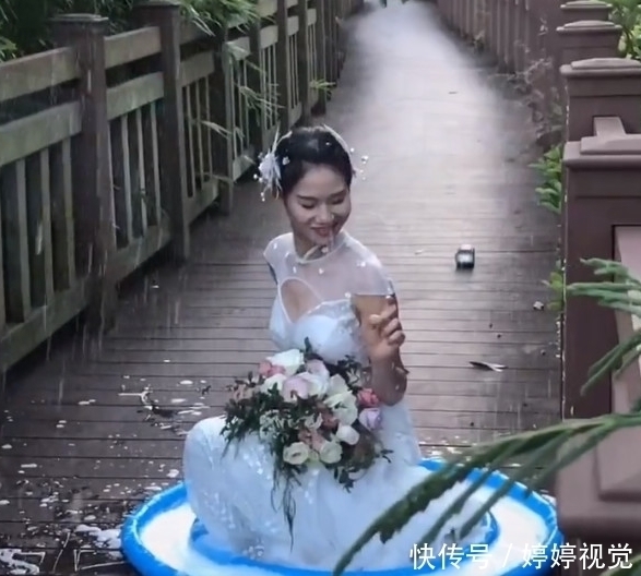 拍婚纱照|新娘坐在泡沫水中拍婚纱照，助理甩了50次，成片效果超棒