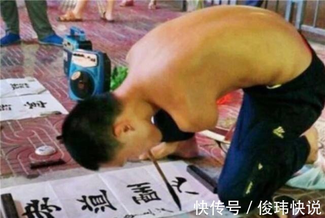 书法作品!乞丐在街头写出漂亮的书法,专家:是为了混饭吃,不能称之为艺术