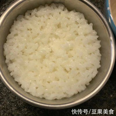 虾仁炒饭这样做，隔壁小孩都馋哭了