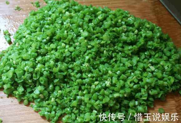 好多人|好多人不知道这菜还能包饺子, 如今恰是上市, 又香又多汁