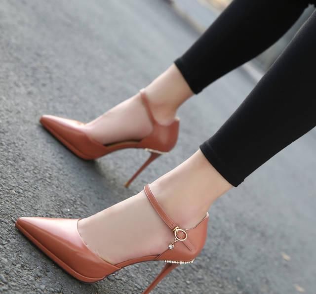 身姿 女人从穿上高跟鞋的那一刻开始,曼妙身姿由此开始盛放