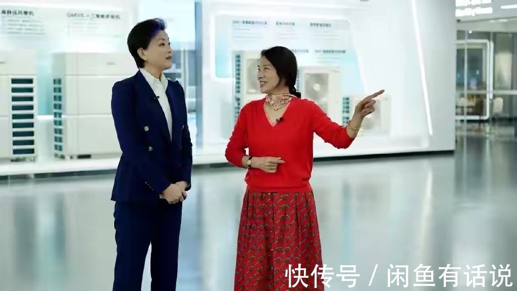 搭配|董明珠越老越时髦,穿开衫配渔夫帽气质变温柔,走路依然是霸总范