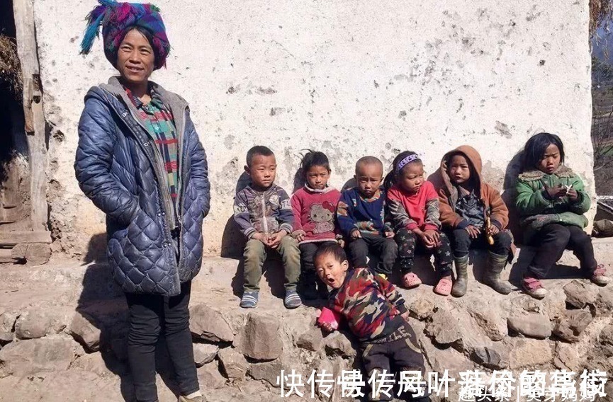 四胎|25岁“穷妈妈”已生四胎,孩子饿得喝水充饥,可怜也可恨
