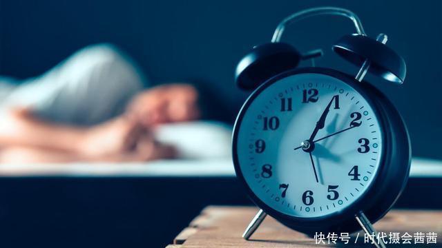 睡眠质量|天然“褪黑素”公布,不是香蕉,常喝点,好梦自然来、睡够8小时
