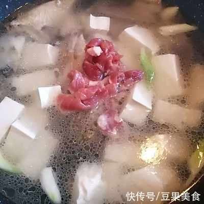 昆布|鱼头豆腐汤一出锅，方圆十里都飘香