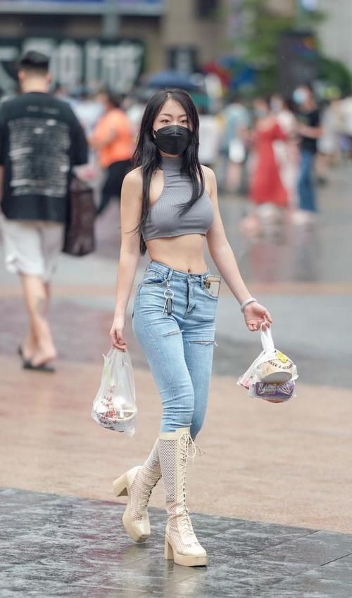 小蛮腰|紧身牛仔裤，搭配网眼高筒靴，显身材显气质！