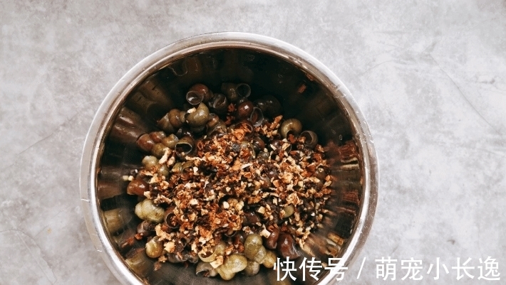 它被誉为“淡水鲍鱼”，钙是牛奶10倍，是海参6倍，才卖10元1斤