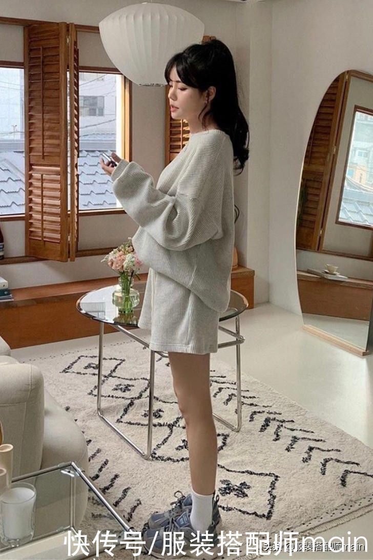 早春穿搭不必犯难，看韩国小姐姐的示范，简单时髦显气质