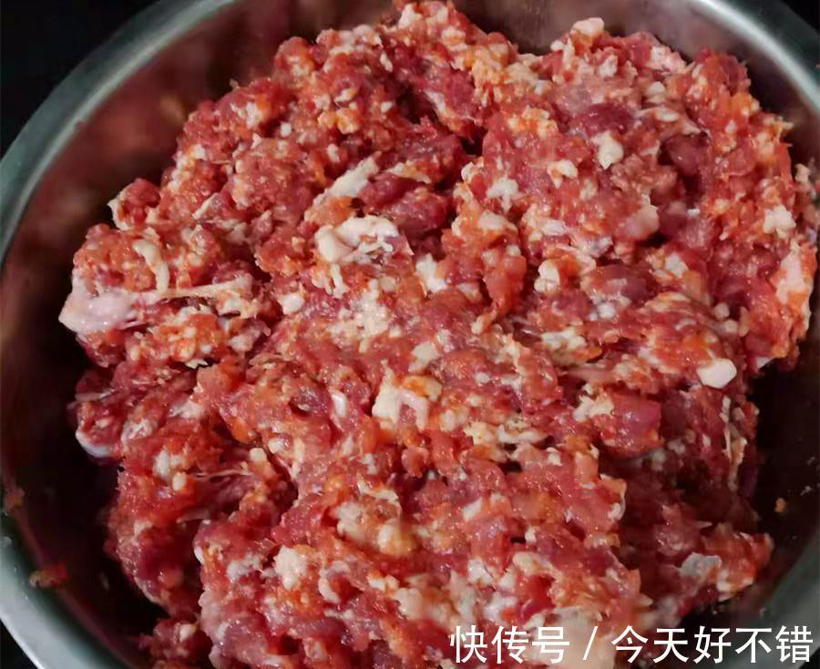 初冬灌肠季,教你几十年的配方,香肠鲜香好吃不长霉,放1年不坏