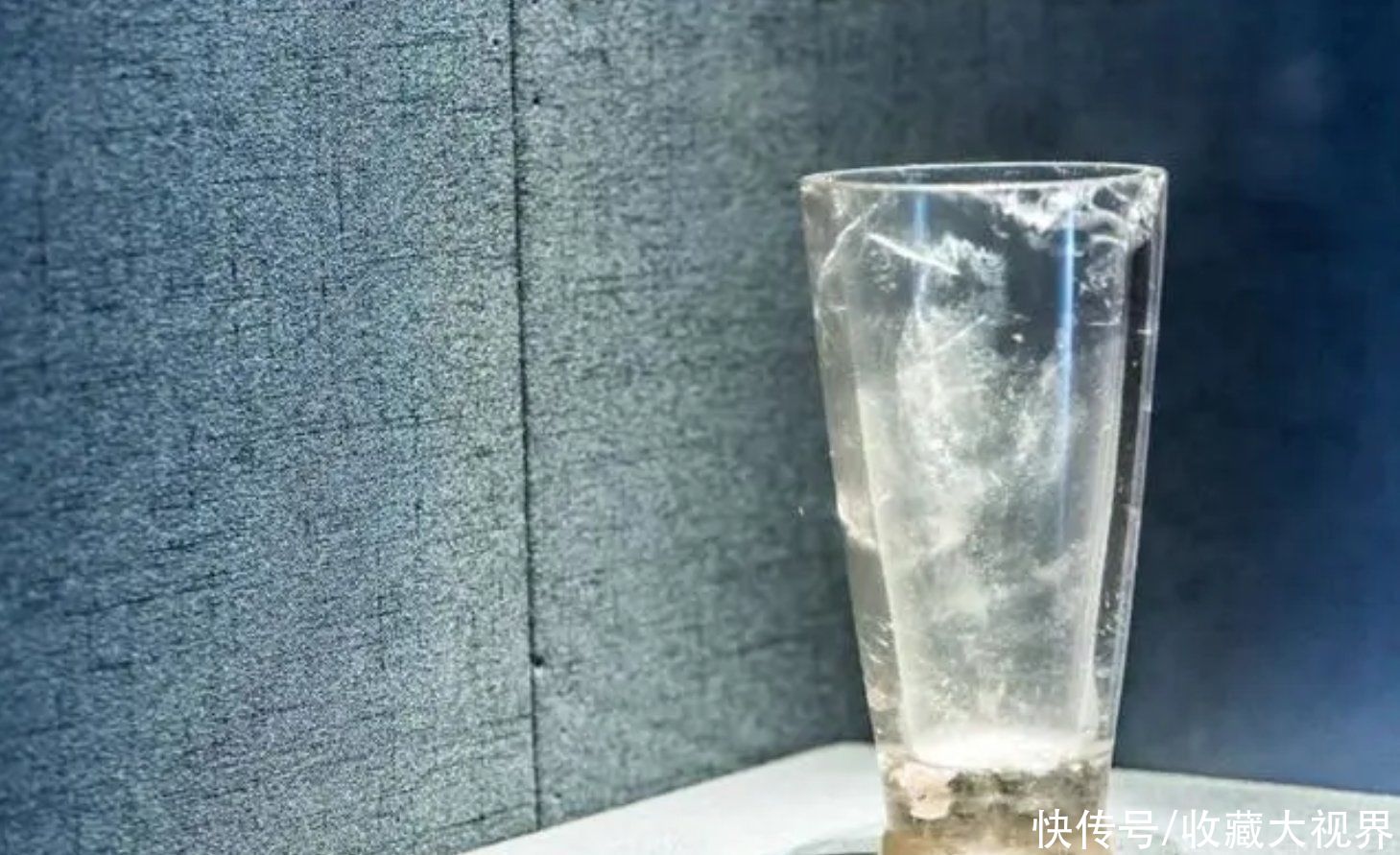  差点|刚出土时差点被扔掉！这件2500多年前的国宝为何像现代水杯？