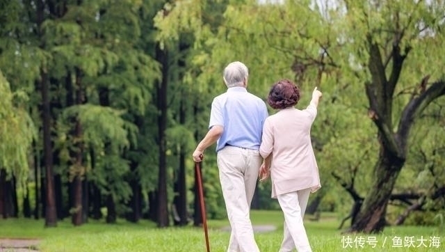 跟頭|著名養生專家,鼓吹只吃水果蔬菜排毒,自己卻栽了跟頭,終年51歲