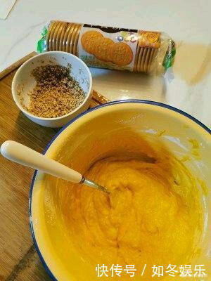 教你怎么做「夹心南瓜饼」超级好吃的，过年可以做来当点心送礼