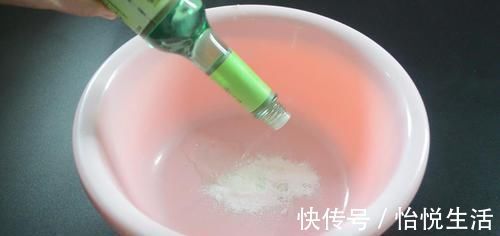 毛巾脏别再洗衣液洗, 洗的时候加一点它, 洗完毛巾就跟新的一样干净