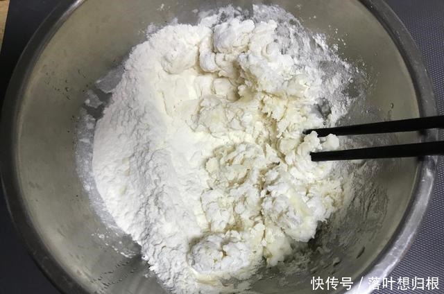 素馅烫面蒸饺详细做法,皮薄馅大不破皮,和面是关键,放凉都不硬