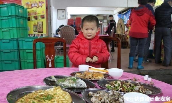 强健|宝宝肠胃总是堵2种水果煮水,让娃脾胃强健,吃饭香身高蹭蹭长!