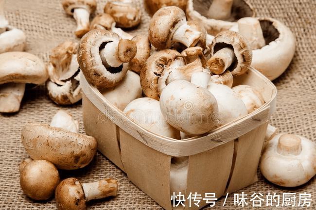 金针菇|建议中老年人,不管有钱没钱,多吃这5种食物,营养美味身体棒
