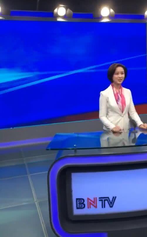 電視臺(tái)主持能有多不正經(jīng)看看這位女主持,網(wǎng)友你哪個(gè)臺(tái)的